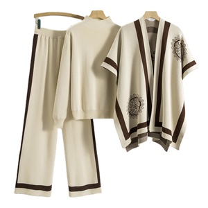 ชุดถักสามชิ้นสำหรับผู้หญิงมุสลิมชุดถักลายดิจิตอลลายทางคอตั้งผ้าทอผ้าคลุมไหล่ - Product Image 3