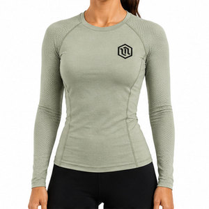 Camiseta Deportiva de Compresión Premium para Mujer, con Excelente Control de Humedad, Movimiento Flexible y Comodidad Duradera - Product Image 3
