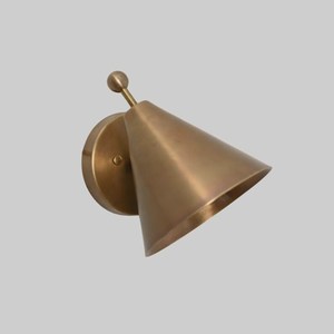 Applique murale en laiton, forme de cône géométrique, style moderne du milieu du siècle, luminaire d'intérieur, décoration de salon - Product Image 3