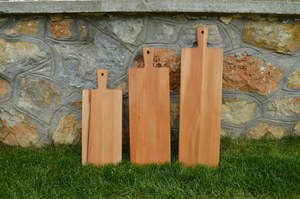 Planche à découper rectangulaire en bois pour une utilisation en cuisine moderne - Product Image 1