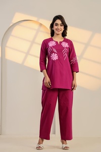 Conjunto de Túnica y Pantalón Bordado Floral para Mujer, Ropa Casual con Cuello en V, Diseño Personalizado, Estilo Indio-Pakistaní - Product Image 3
