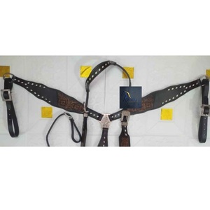 Ensemble de têtière à une oreille et de collier de poitrine en cuir noir pour cheval, avec motif floral gravé, ferrures en acier inoxydable, réglable, équipement de style western - Product Image 2