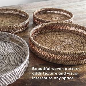 Plateau de service rond décoratif en rotin avec bordure tressée complexe, organiseur de table en osier écologique et plateau de cuisine durable - Product Image 4