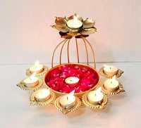 Candélabre circulaire en métal avec supports pour diya, pour les activités religieuses et les décorations festives