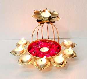 Candélabre circulaire en métal avec supports pour diya, pour les activités religieuses et les décorations festives - Product Image 1