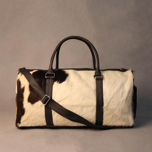 Bolsa de Viaje de Cuero Vacuno con Cierre de Cremallera, Bolsa de Fin de Semana, Diseño Duradero - Product Image 1