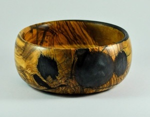 Bol moderne en résine époxy et bois avec base en bois artisanale et surface en résine artistique pour des intérieurs élégants. - Product Image 4