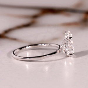 Anillo de Compromiso con Diamante CVD de 2.00 Ct, Claridad VS1, Color F, Corte Pera, Certificado IGI, Oro Blanco de 14k, Halo Oculto, Diamante Cultivado en Laboratorio - Product Image 2