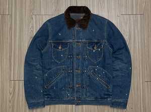 Veste en jean vintage personnalisable style streetwear avec décoration boutonnée effet délavé et impression de logo sur mesure pour l'hiver et le printemps - Product Image 5