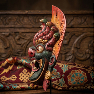 Masque Bhairab népalais authentique fait main en bois – Décoration murale traditionnelle représentant une divinité fureuse pour la décoration intérieure - Product Image 2