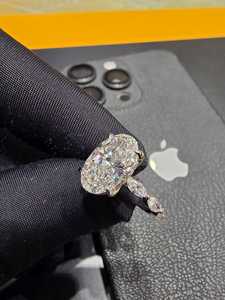 Anillo de Diamantes Brillante de Oro Blanco de 18k para Mujer, Elegante Joya de Compromiso o Boda, Idea de Regalo - Product Image 3