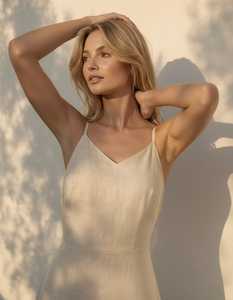 Robe courte beige en lin pour femme, bretelles spaghetti, dos nu, style décontracté d'été, coupe trapèze - Product Image 4