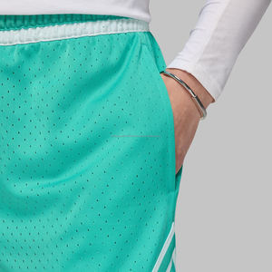 Pantalones cortos de baloncesto de malla de alta calidad personalizados para hombre al por mayor conjuntos de gimnasio sublimación en blanco liso malla personalizada del fabricante - Product Image 4
