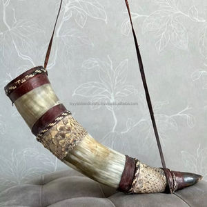Corne de Viking avec longue queue Ajoutez une touche de nature sauvage à votre tenue Agate d'Inde - Product Image 1
