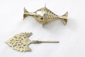 Porte-kajal en laiton plaqué or artisanal, design floral, objet décoratif moderne pour la décoration de table à la maison pendant le Ramadan et Diwali, 1 pièce - Product Image 2