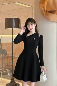 Elegante Vestido Midi Bodycon de Manga Larga con Cuello Recortado para Mujer, Estilo Coreano Chic y Ajustado - Product Image 3
