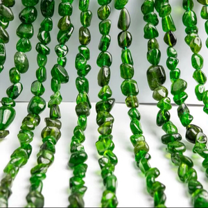 Cuentas de diopsido natural genuino, pepitas verdes sueltas para la fabricación de joyas, pulseras y collares. - Product Image 1