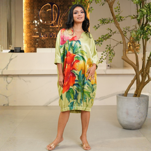 Elegante Vestido de Satén Floral Verde Pálido para Mujer - Product Image 2