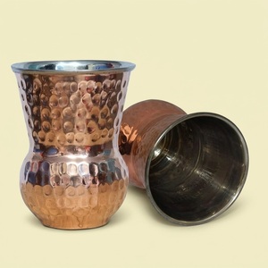 Verre à eau artisanal en cuivre pur style Mughlai, finition martelée, pour bienfaits ayurvédiques et restaurants de luxe - Product Image 1