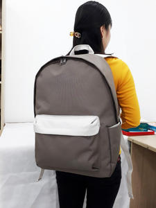 Mochila escolar moderna gris y blanca para adolescentes, tela duradera de alta densidad, compartimento interno acolchado para estudiantes. - Product Image 6