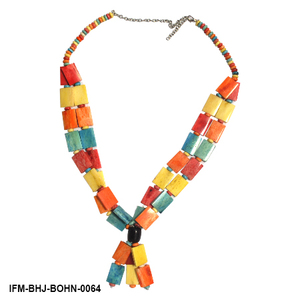 สร้อยคอทำมือจากกระดูกควายสามเส้น ดีไซน์ได้รับแรงบันดาลใจจากเวนิส พร้อมลวดลายเรขาคณิตสีสันสดใสและพู่ห้อยแสนเก๋ - Product Image 1