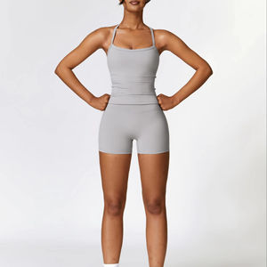 Conjunto de yoga para mujer: shorts de cintura alta efecto melocotón, top deportivo halter sin espalda, color liso, transpirable, ligero y elástico. - Product Image 2