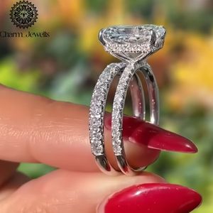 แหวนหมั้นเพชรโมอิสซาไนต์ทรงคุชชั่นสำหรับผู้หญิงจาก Charm Jewells ตัวเรือนเงินแท้ 925 ชุบโรเดียม ได้รับการรับรองจาก IGI น้ำหนัก 3 กรัม ดีไซน์คลาสสิก - Product Image 3