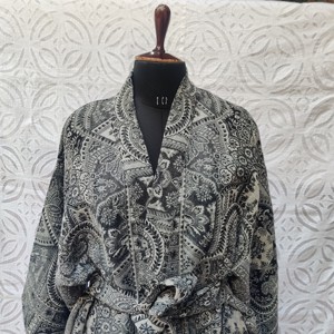 Kimono en tissu de laine de haute qualité, tissé à la main, motif Paisley, avec ceinture à nouer à la taille, design enveloppant, kimono chaud d'hiver pour femmes - Product Image 1