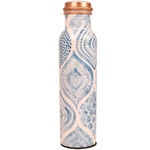 Botella para beber de cobre puro hecha a mano ecológica y desechable con beneficios para la salud de Ayurveda para beber - Product Image 1