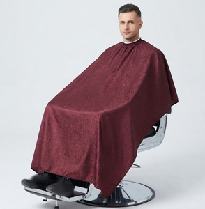 Cape de coiffeur en polyester imperméable pour salon, longue et résistante - Product Image 1