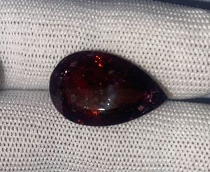 พลอยทัวร์มาลีนสีแดงเข้มธรรมชาติ 16.90 กะรัต รูปทรงลูกแพร์ แบบเจียระไน จำหน่ายส่งจากอินเดีย |   วิดีโอมีให้ดูแล้ว - Product Image 1