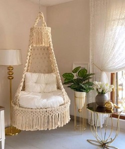 Silla Colgante de Macramé Hecha a Mano, Decoración Boho, Incluye Cojín - Product Image 1
