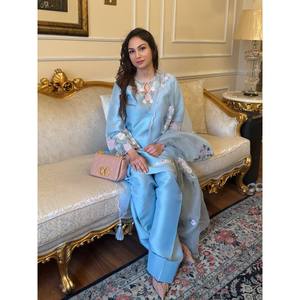 Hermoso Salwar Kameez de Algodón para Fiestas, Top y Pantalón con Dupatta, Color Cielo, Talla M, Elegante Ropa de Fiesta por Bhanderi -BE - Product Image 2