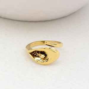 แหวนทองเหลือง Calla Lily, แหวนทอง Boho สำหรับผู้หญิง, เครื่องประดับแอฟริกันทำด้วยมือ, แหวนดีไซเนอร์ที่ไม่ซ้ำกัน, เครื่องประดับทองเหลืองแข็ง - Product Image 2