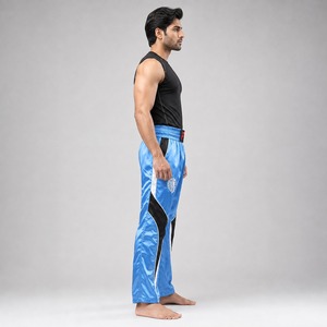 Pantalon de kick-boxing performant, fabriqué avec des matériaux respirants, assurant confort, flexibilité et durabilité. - Product Image 4