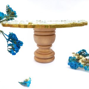 Support à gâteau en résine blanche perlée fait main |   Décoration de cuisine | - Product Image 1
