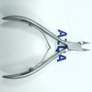 กรรไกรตัดเล็บสแตนเลสคุณภาพสูง ปลายแหลม สำหรับเล็บมือและเล็บเท้า พร้อมใบมีดคมสำหรับการตัดแต่งอย่างเรียบเนียน - Product Image 2