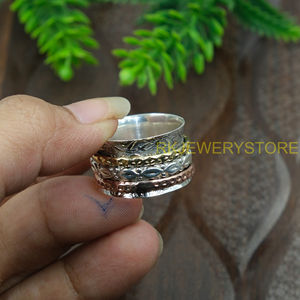 Bague tournante multi-métaux faite à la main en argent sterling 925, bague de méditation large texturée, bijou bohème tendance pour femmes et hommes - Product Image 3