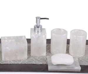 Juego de Baño de Resina de Estilo Clásico de 4 Piezas para el Hogar: Dispensador de Jabón, Portacepillos de Dientes, Bandeja para Artículos de Baño, al Mejor Precio Accesible - Product Image 1