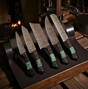 Juego de Cuchillos de Cocina LEGACY BLADES Premium de 5 Piezas, Duraderos y Sostenibles, de Damasco, con Mangos de Madera Ambidiestros, 67 Capas - Product Image 1