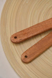 Espátula de madera de neem 100% natural con mango largo, antiadherente, segura para mezclar, utensilio de cocina apto para alimentos, precio al por mayor desde India. - Product Image 3