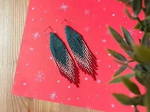 Pendientes brillantes, pendientes de cuentas verdes y rojas, pendientes con flecos, pendientes de cuentas brillantes, regalo para ella, regalo de noche, regalo de Navidad - Product Image 3