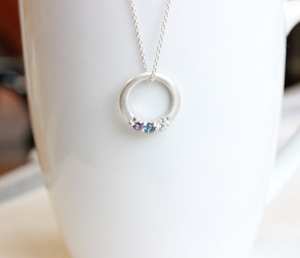 Collier en argent sterling avec pendentif personnalisé en améthyste, pierre de naissance familiale, bijoux pour mères, vente en gros - Product Image 3