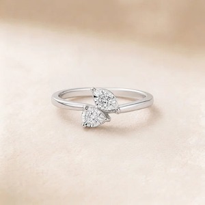 Anillo de Compromiso de Dos Piedras con Diamante Cultivado en Laboratorio de Corte Pera de 1.85CT en Oro Blanco de 9K, Joyería Fina Personalizada para Mujer - Product Image 1