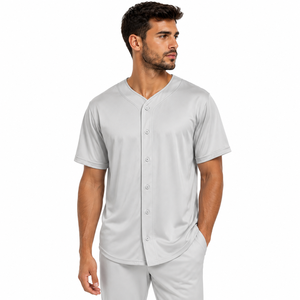 Camiseta deportiva duradera, diseñada con un material transpirable y elegante para entrenamiento regular y juego activo, con una calidad confiable. - Product Image 1