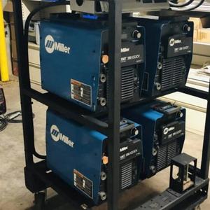 Système de soudage Miller durable avec une construction de cadre robuste et des fonctions de sécurité avancées pour une protection maximale - Product Image 1