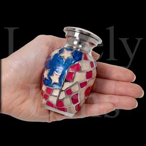 Urnas de cremación con la bandera estadounidense en 3 tamaños, medianas para adultos, recuerdo patriótico, contenedor para cenizas. - Product Image 5