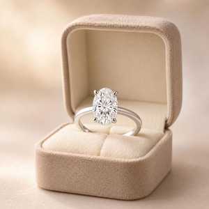 Anillo Solitario Ovalado de Moissanita de 2CT, Plata de Ley 925 Original, para Bodas y Fiestas - Product Image 1