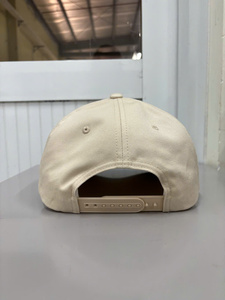 Gorra de Béisbol Estructurada de 5 Paneles para Adultos con Visera Precurvada y Logotipo Ajustable, con Cuerda, Fabricada en Vietnam, Deportiva y Moderna - Product Image 3