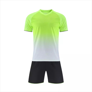 Tenues de football entièrement personnalisables, dernières tendances, impression personnalisée, vêtements d'entraînement de football par sublimation, nouveau style. - Product Image 4